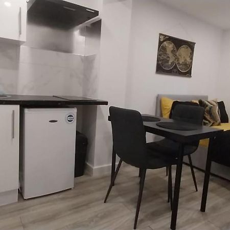Stylish Home From Home Орпингтън Екстериор снимка